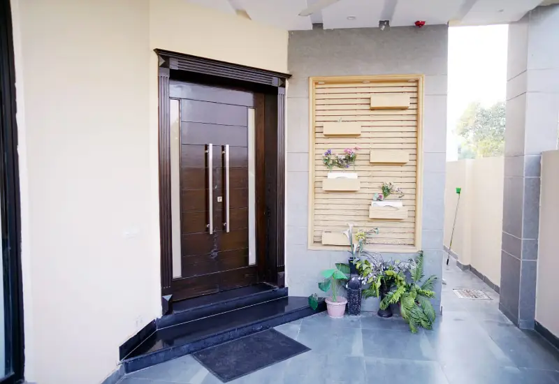 FULLY FURNISHED 5-MARLA BRANDID BUNGALOW IS AVAILABLE FOR SALE IN THE BEST BLOCK OF PHASE 9 TOWN DHA LAHORE.