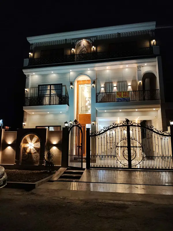 Facing Park 10 Marla House For Sale in Bismillah Housing scheme