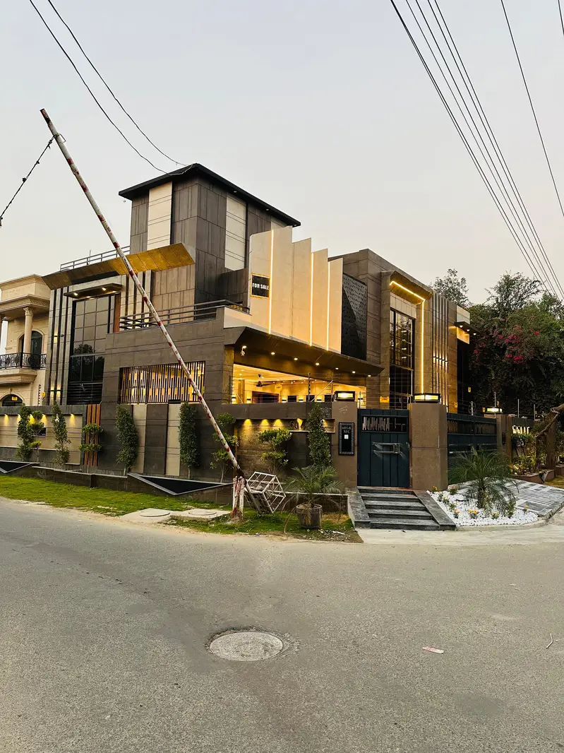22 MARLA CORNER DESIGNER HOUSE FOR SALE