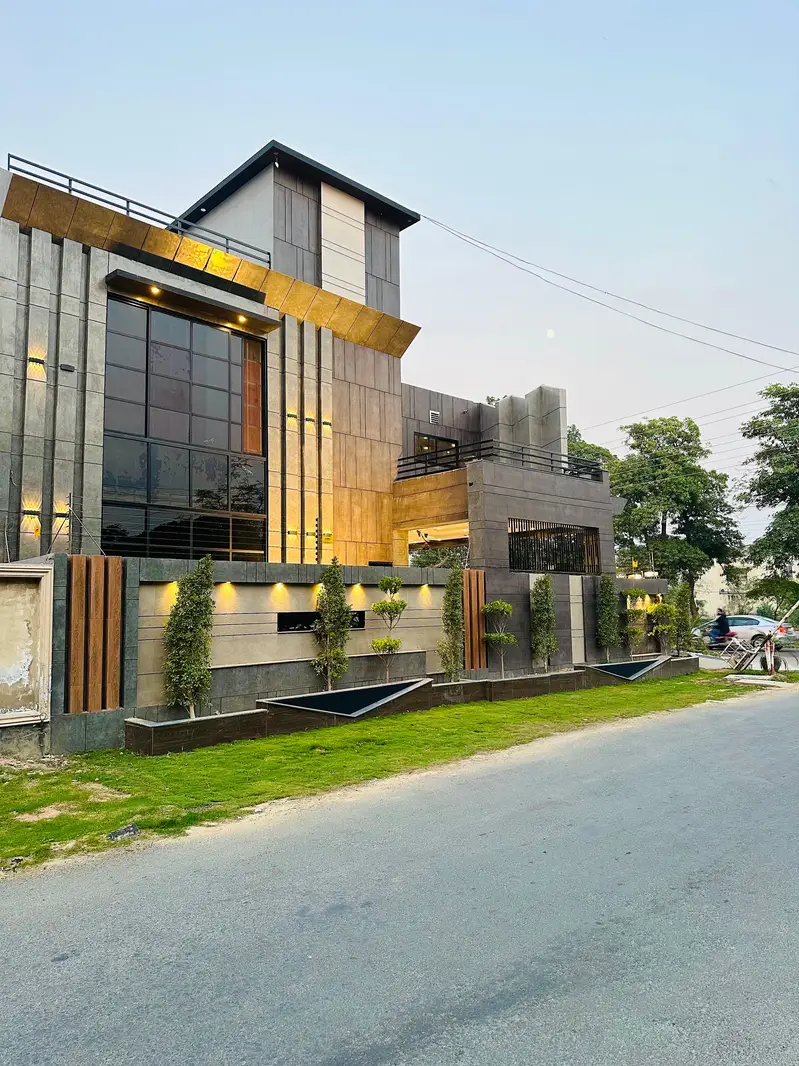 22 MARLA CORNER DESIGNER HOUSE FOR SALE