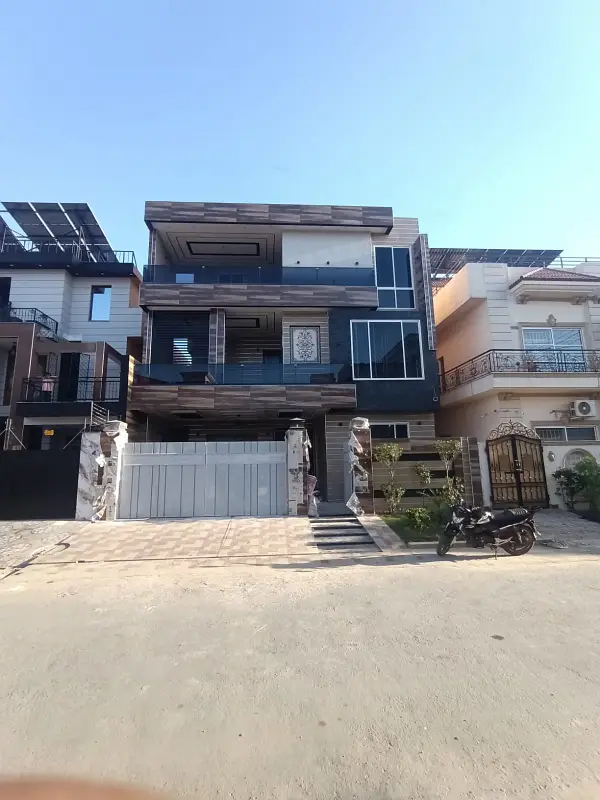 Luxurious 10 Marla Brand New House for Sale in Block B - Bismillah Housing Scheme