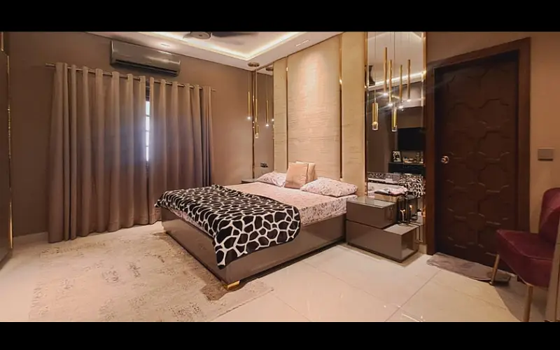 DHA PHASE 5, 900 Sq. Yards Bungalow For Sale