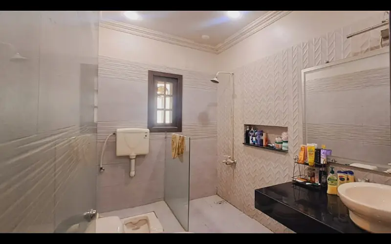 DHA PHASE 5, 900 Sq. Yards Bungalow For Sale
