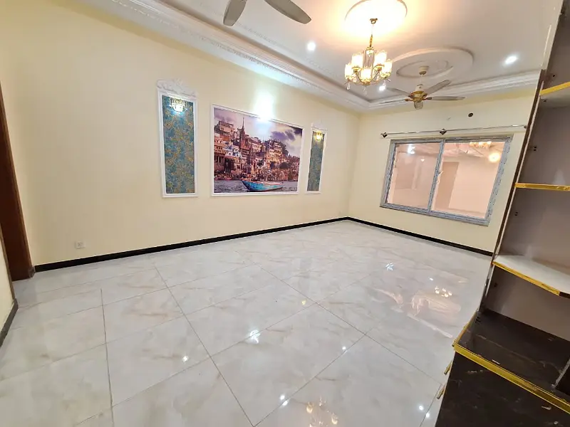 G-10 size 700sqft ibni sina main double road 9bed 8bath 4kitchen
