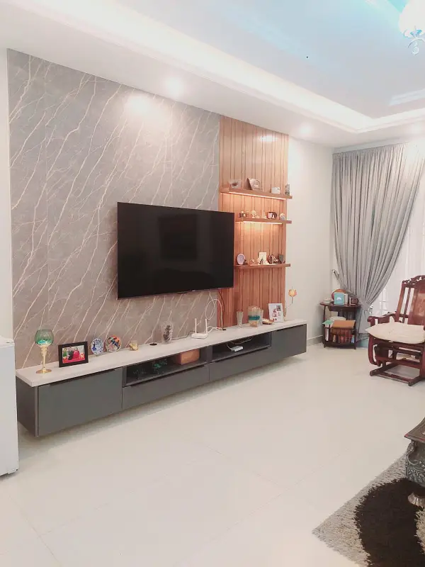 1-KANAL ELEGANT AND FULLY MAINTAINED SUPER HOT LOCATED BUNGALOW IS AVAILABLE IN THE BEST BLOCK OF DHA LAHORE.