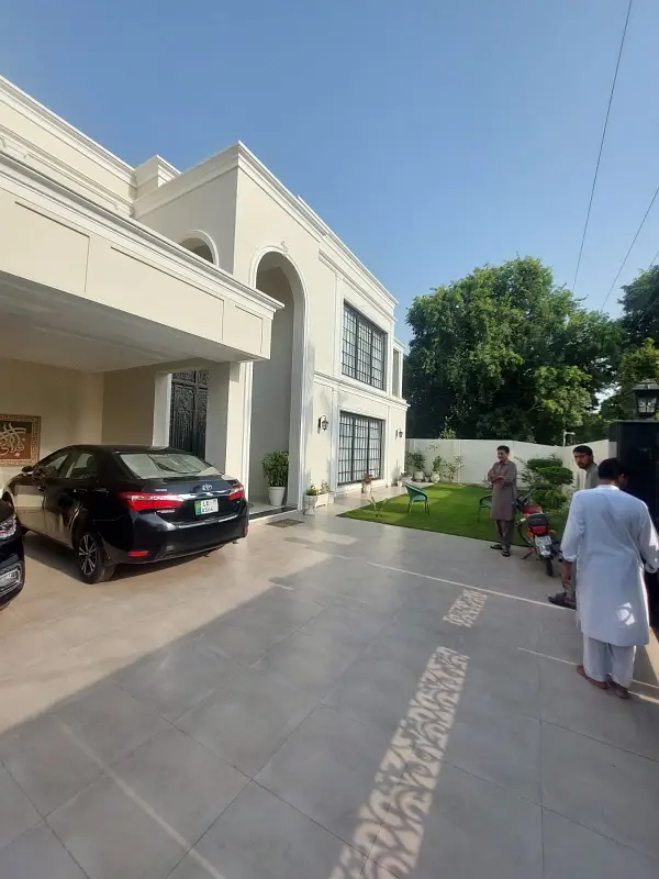 1-KANAL ELEGANT AND FULLY MAINTAINED SUPER HOT LOCATED BUNGALOW IS AVAILABLE IN THE BEST BLOCK OF DHA LAHORE.
