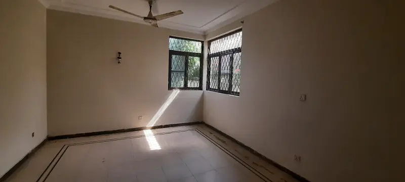 1 KANAL BIG FRONT SPECTACULAR HOUSE D/UNIT FOR SALE IN DHA PHASE 3 (100 ORIGNAL PICTURE)