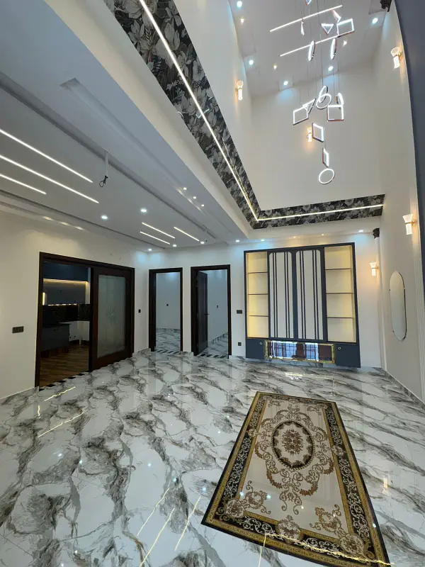 PRIME LOCATION 10 MARLA BRAND NEW HOUSE