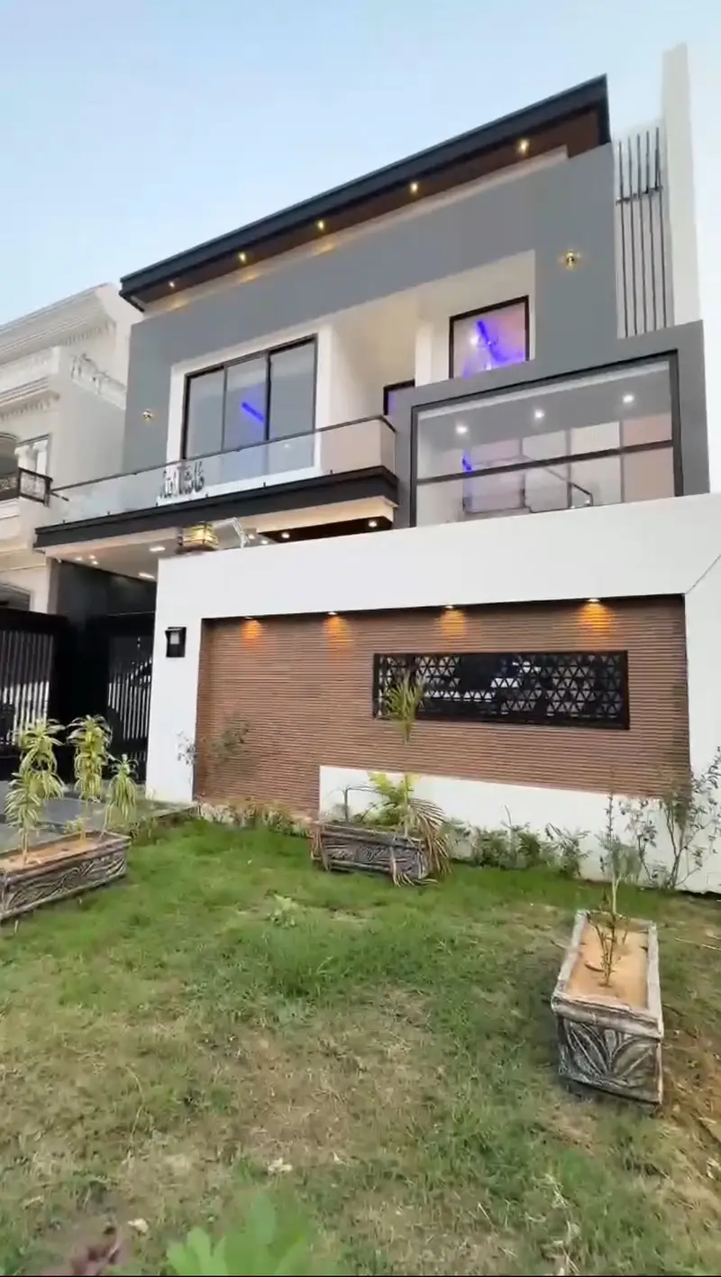 10 Marla Brand New Luxury House For Sale In A Extension Block Prime Location