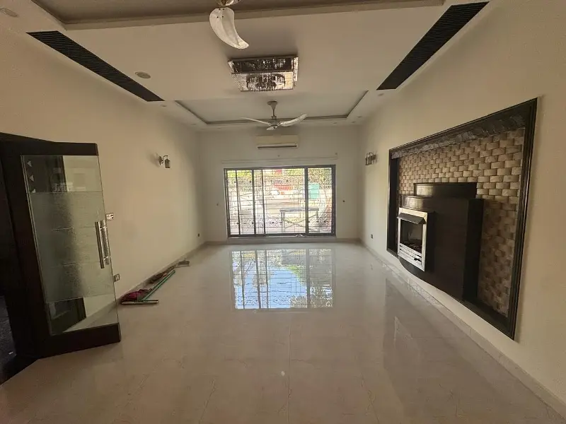 2 Kanal Well Maintained House For Sale