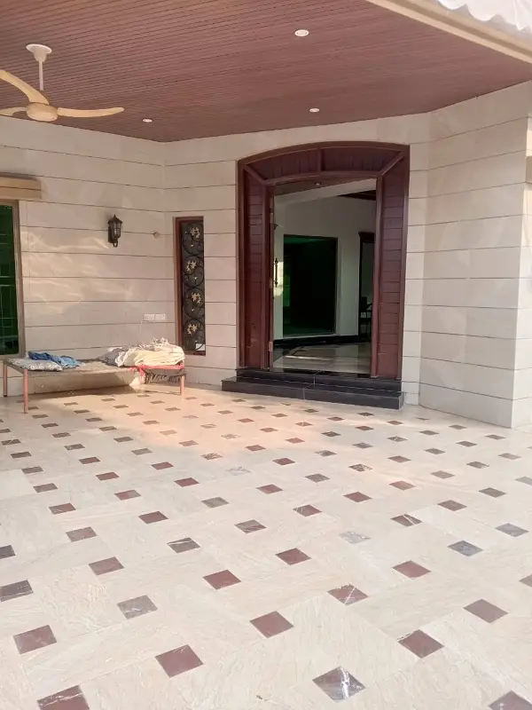 One Kanal Used Modern Design Owner Build Bungalow For Sale At Prime Location Of DHA Lahore Near To Park Masjid & Commercial Market.