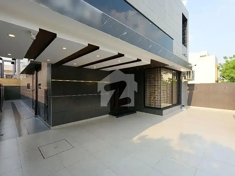 LUXURY 10 MARLA Furnished HOUSE FOR SALE