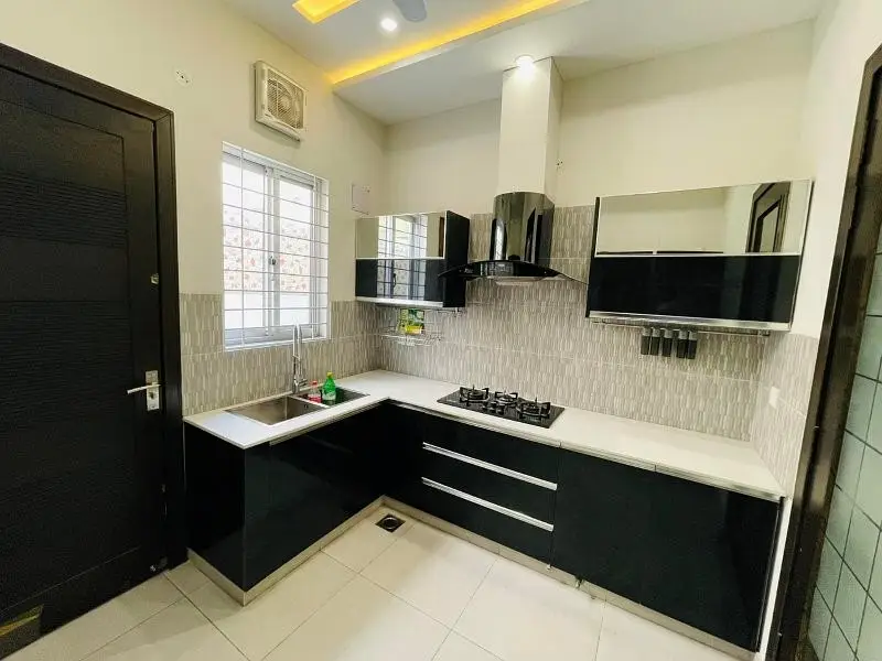 Used But Good Condition 10 Marla House in DHA Phase 3