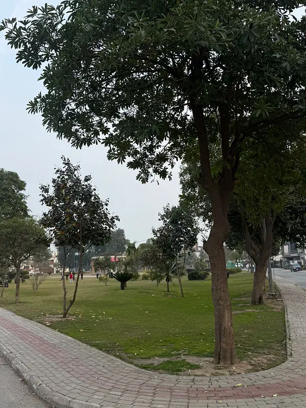 10 Marla facing park House For Sale overseas B LDA Approved Bahria Town Lahore