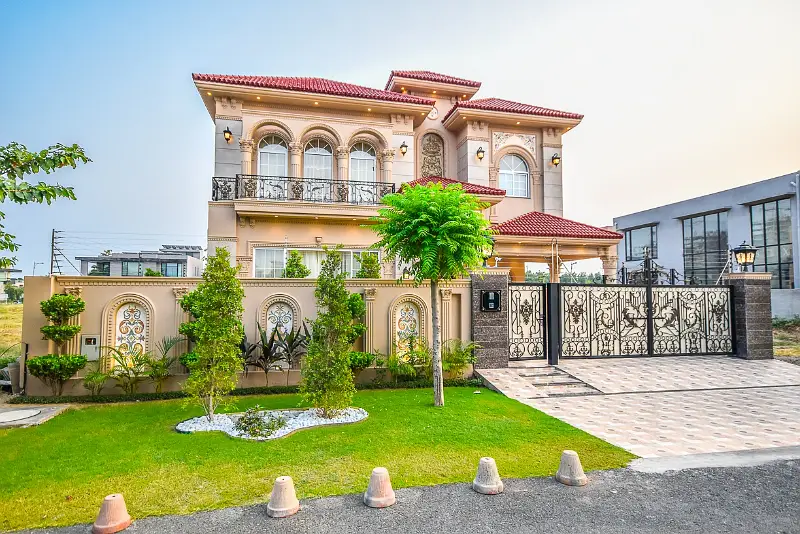 Royal Spanish Bungalow Waiting For New Owner , At prime Location Of DHA
