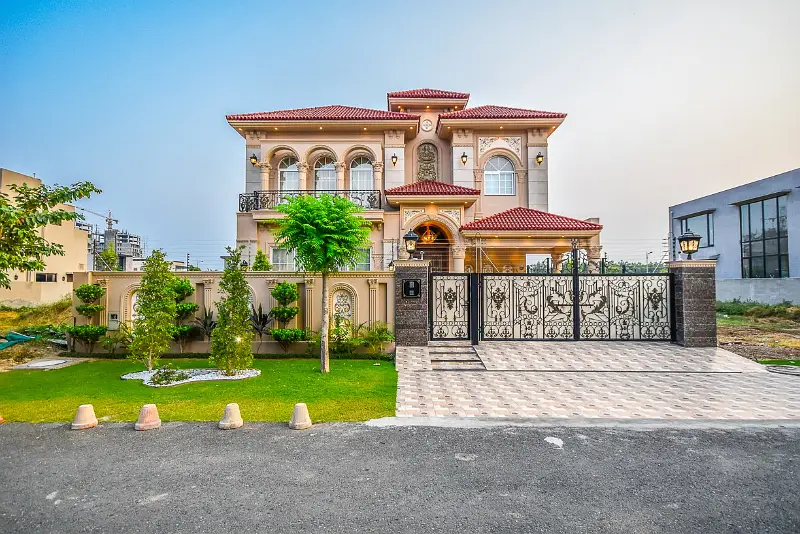 Royal Spanish Bungalow Waiting For New Owner , At prime Location Of DHA