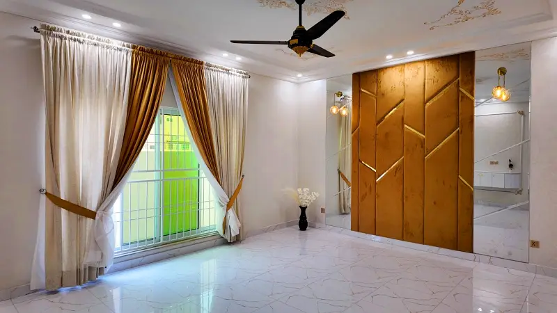 Prime Location House For Sale In Central Park - Block B