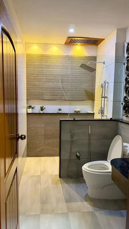 336sq yards, Town House, Fully Renovated. Prme Location. Chance Deal
