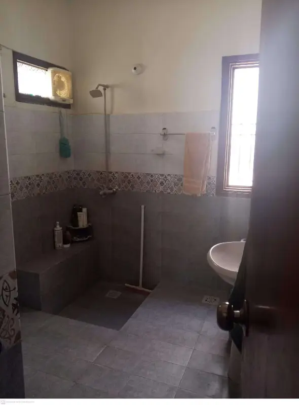 400 Syds One Unit Well Maintained House Near Family Park