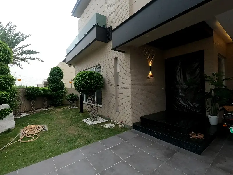 Corner House Sized 1 Kanal Is Available For Sale In DHA Phase 6 - Block L