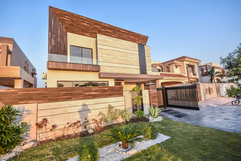 TASK EST OFFER : 10 Marla Modern Design Banglow Good Location Reasonable Price in Phase 8 AIR AVENUE DHA