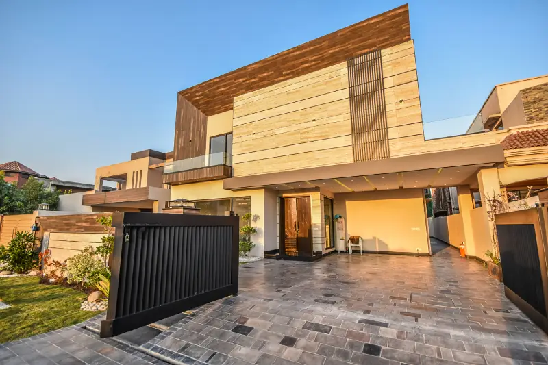 TASK EST OFFER : 10 Marla Modern Design Banglow Good Location Reasonable Price in Phase 8 AIR AVENUE DHA