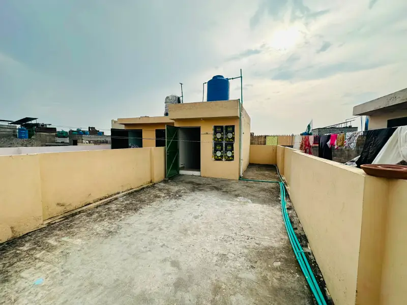Beautiful Slightly Used 2.5 Marla 2 Bed Double Storey House with Gas For Sale in Nishat Colony (0335-5779339)