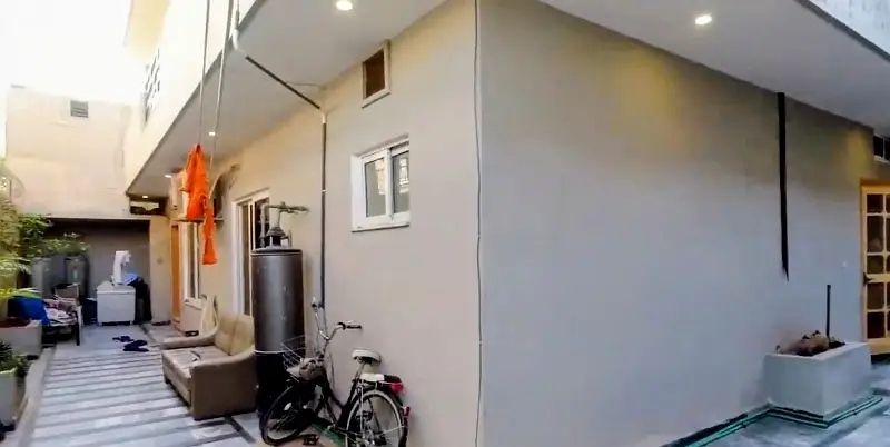 600 Square Yards House In Central D-12/1 For sale