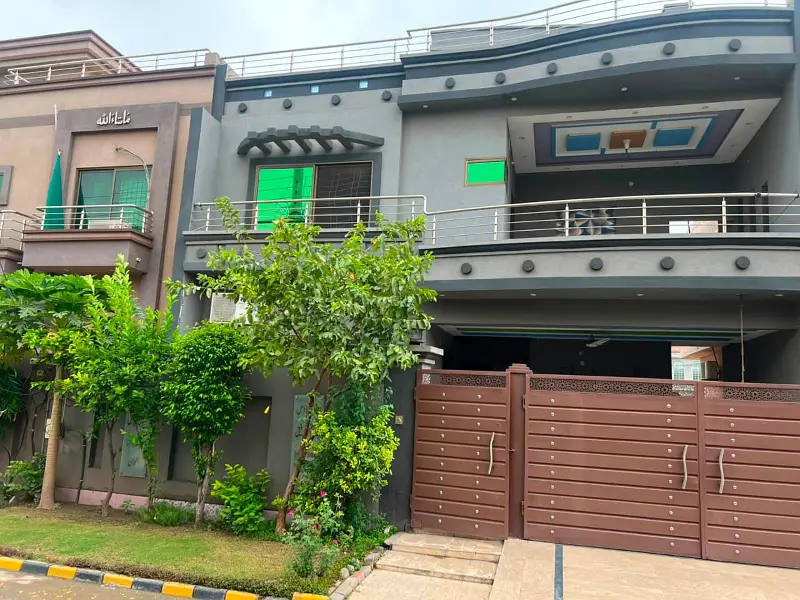 10 Marla Beautiful House for Sale in Bismillah Housing Scheme