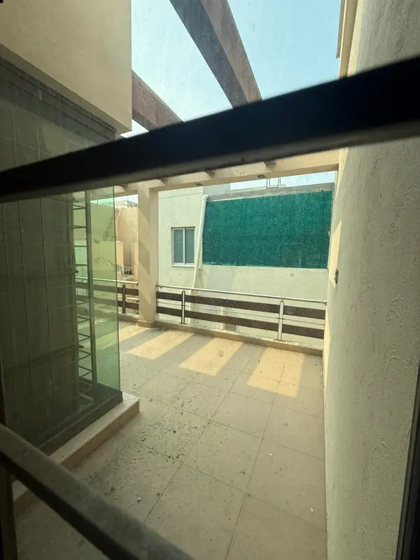 10 MARLA ELEGANT AND FULLY MAINTAINED BUNGALOW WITH BASEMENT IS AVAILABLE IN THE BEST BLOCK OF DHA LAHORE.
