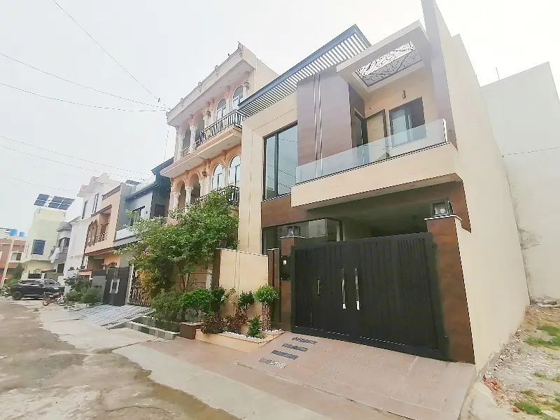 Find Your Ideal Prime Location House In Lahore Under Rs. 27000000