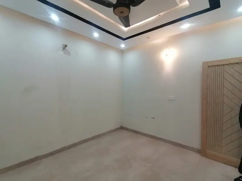 Corner In Marghzar Officers Colony Of Marghzar Officers Colony, A 731 Square Feet House Is Available