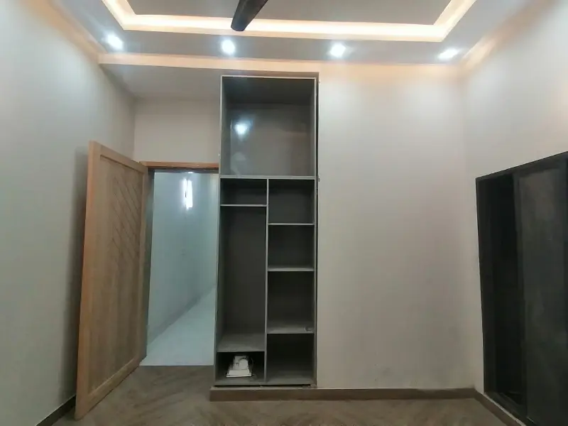 Corner In Marghzar Officers Colony Of Marghzar Officers Colony, A 731 Square Feet House Is Available