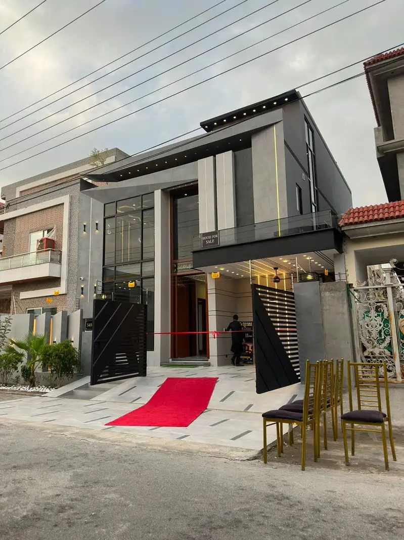 Prime Location Central Park - Block A 10 Marla House Up For sale