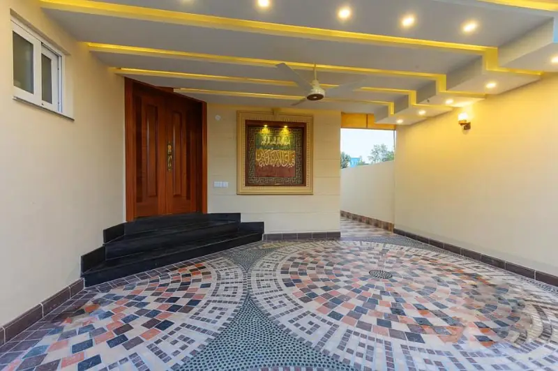 Slightly Used 8 Marla Beautiful House in DHA Phase 9 Town Lahore