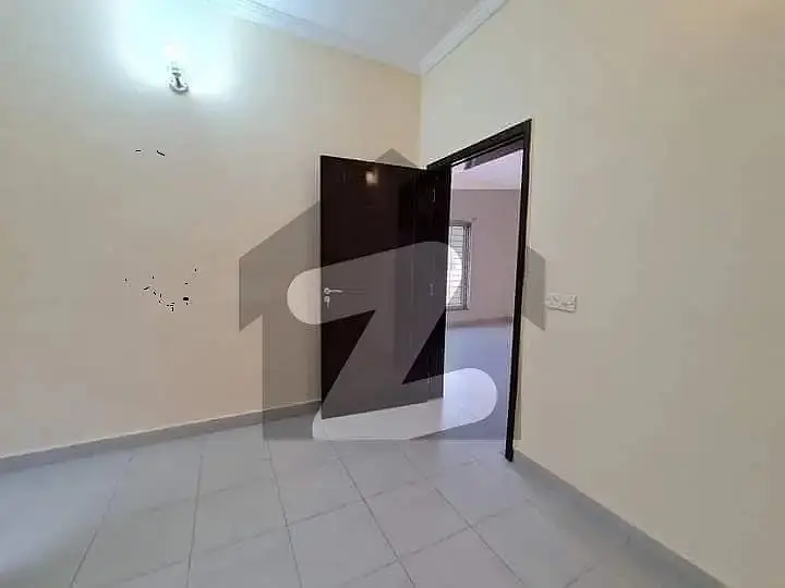 3 Bed DD Lounge 200 Square Yard Villa FOR SALE Top Heighted Location Near Murree Point BTK (Hill View)