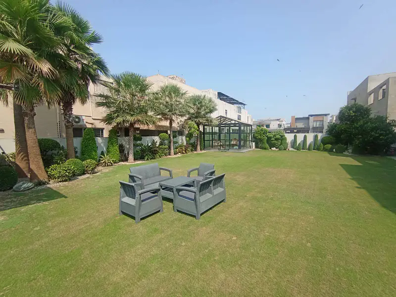 Fully Furnished Ultra Modern Banglow with Kanal Lawn