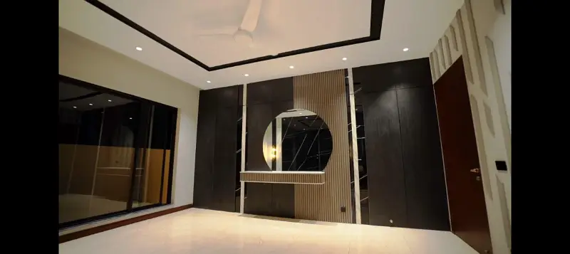 1 Kanal Beautiful House In Phase 8 For Sale