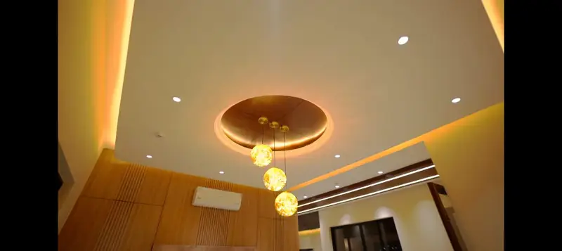 1 Kanal Beautiful House In Phase 8 For Sale