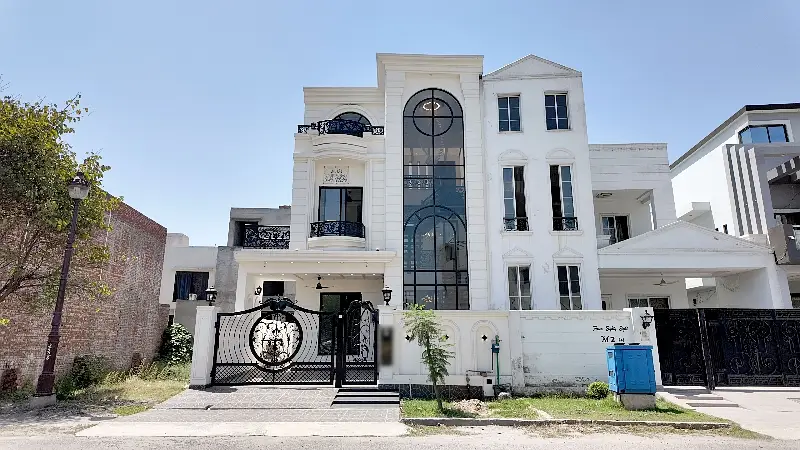 10 Marla Brand New Elegant House With Double Heighted Lobby, Near To Main Boulevard, Near To Park.
