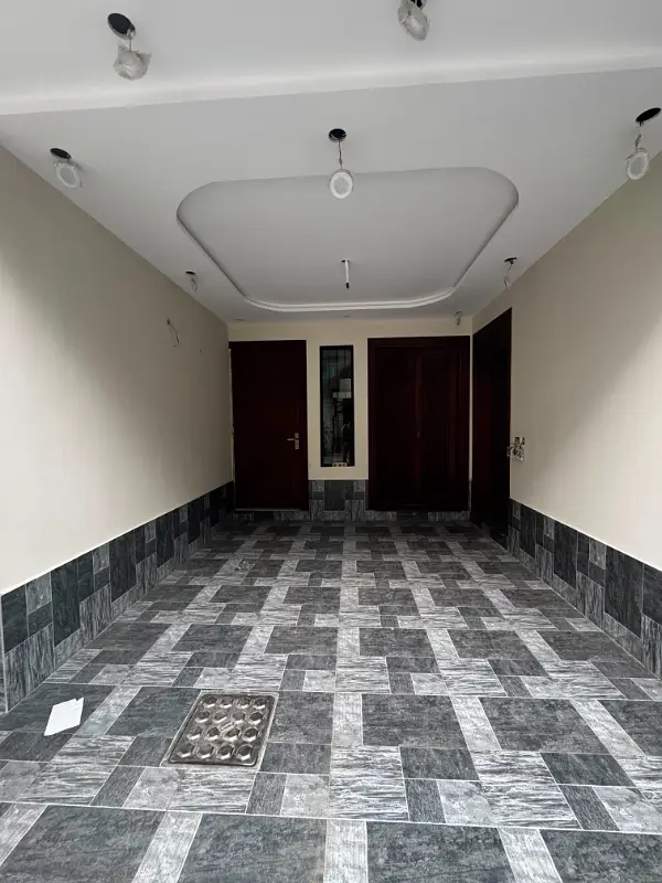 PRIME LOCATION 5 MARLA BRAND NEW HOUSE