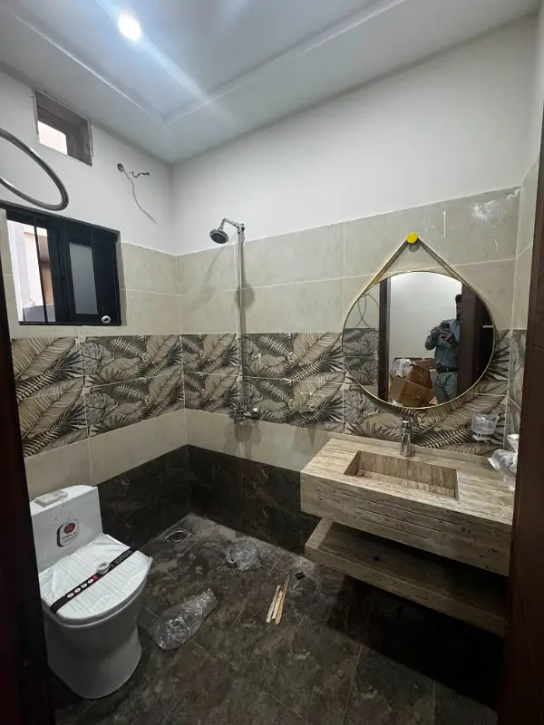 PRIME LOCATION 5 MARLA BRAND NEW HOUSE