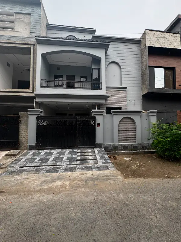 PRIME LOCATION 5 MARLA BRAND NEW HOUSE