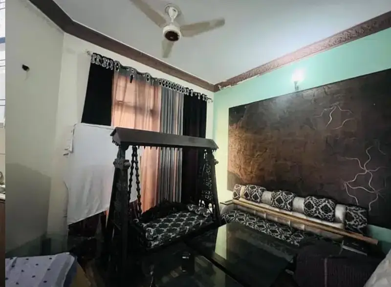 PRIME LOCATION ONE KANAL SINGLE STOREY HOUSE FACING PARK IS AVAILABLE FOR SALE. GOOD LOOKING AND BEST LOCATION.