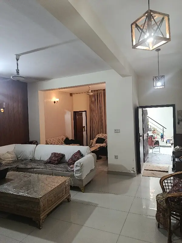 FOR SALE HOUSE 10 MARLA SINGLE STORY TILL WOOD WORK FLOOR BEAUTIFUL HOUSE TOP LOCATION MAIN COLLEGE ROAD NEAR BUTT CHOWK TOWNSHIP LAHORE GOOD INVESTMENT TIME