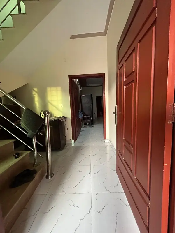 FOR SALE HOUSE 8 MARLA SINGLE STOREY TILE WOOD WORK FLOOR BEAUTIFUL HOUSE TOP LOCATION MAIN COLLEGE ROAD NEAR EDEN CHOWK GOOD INVESTMENT TIME