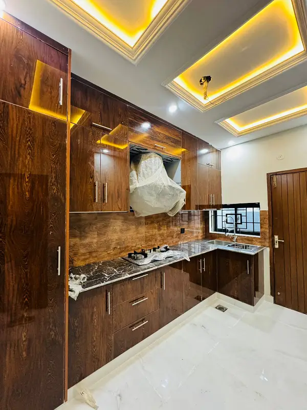 MODREN 5 MARLA DESIGNER HOUSE AVAILABLE FOR SALE