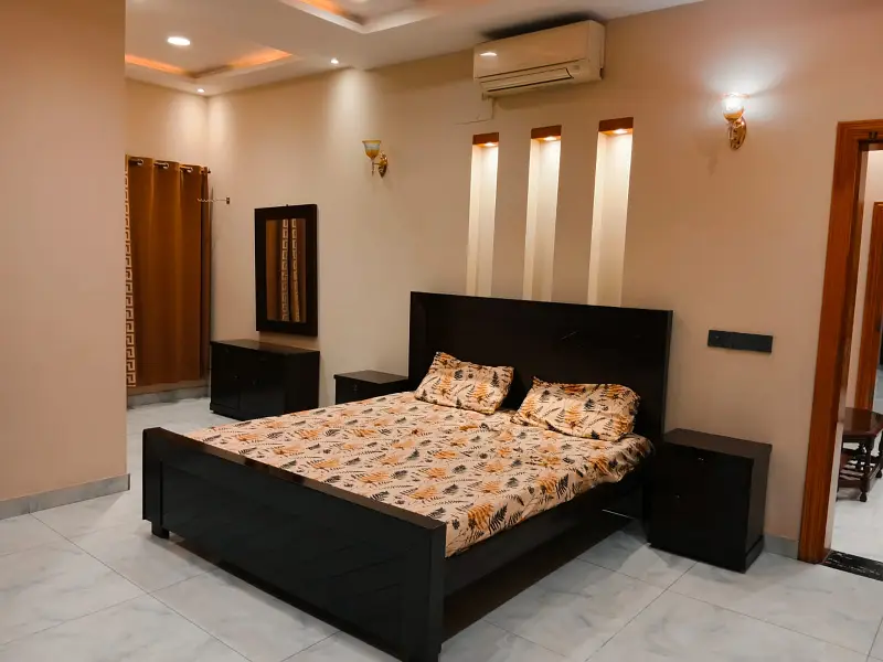Fully Furnished (Daily, Weekly, Monthly) Basis Independent House 1 Kanal 4 Bed 200K, 1 Kanal 6 Bed 350K, For Rent Send Message On My WhatsApp & I Will Send Vide