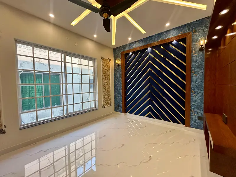 10 Marla House Available For Rent In Bahria Town Lahore