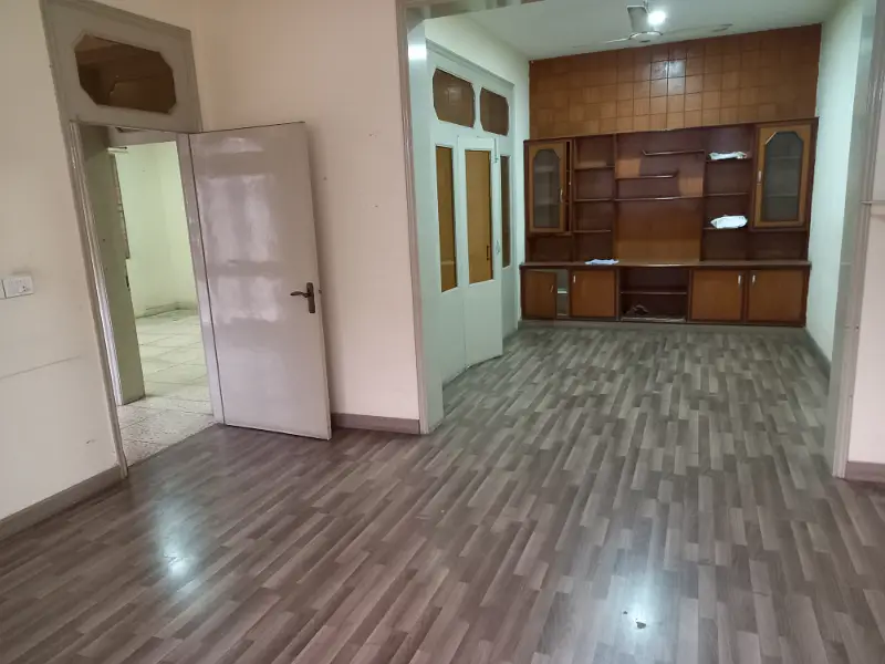 10 marla neat and clean double storey house in Wapda Town prime location near park and masjid